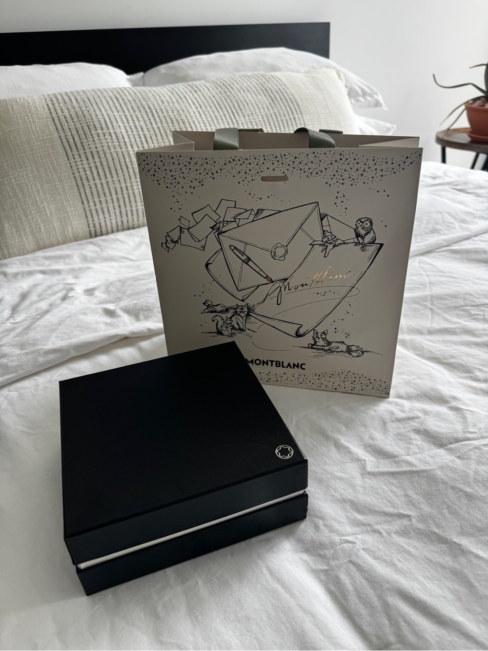 Montblanc Black Gift Box with Ivory Illustrated Gift Bag